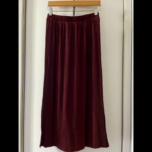 *ARITZIA* Wilfred midi skirt in burgundy SIZE XS